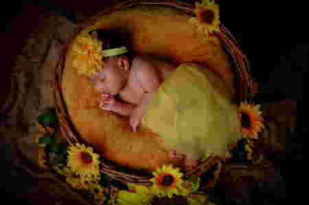 170 Pilihan Nama Bayi Perempuan Pembawa Rezeki dari Berbagai Bahasa di Dunia