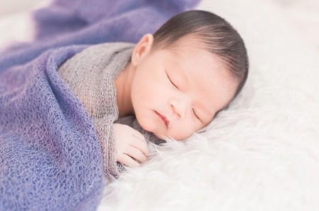 Potret newborn bayi - Arti nama Syafiq
