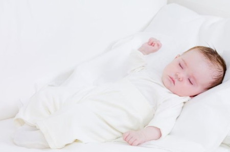 Potret newborn bayi - Arti nama Syafiq