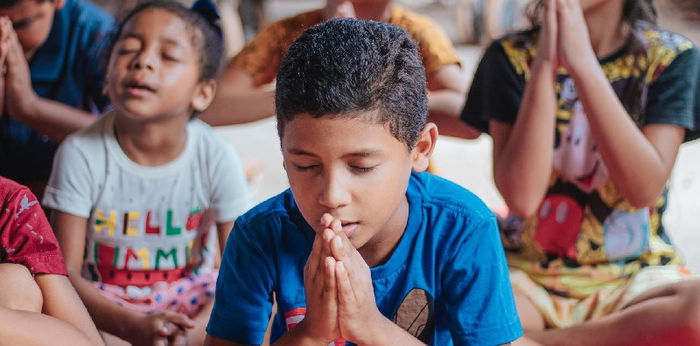 8 Cerita Anak Sekolah Minggu tentang Kebaikan dari Teladan Firman Tuhan