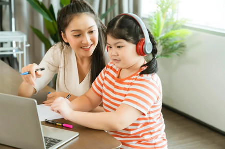 8 Contoh Interaksi Sosial Individu dengan Individu, Si Kecil Sudah Tahu?
