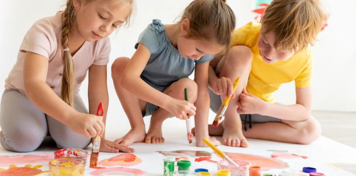 5 Contoh Interaksi Sosial Kerjasama, Penting Diajarkan pada Si Kecil!