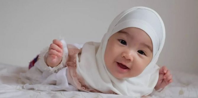 125 Rekomendasi Nama Bayi Perempuan Islami 4 Kata Beserta Artinya