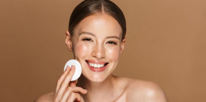 10 Kapas Pembersih Wajah Terbaik 2024, Lembut dan Terjangkau!