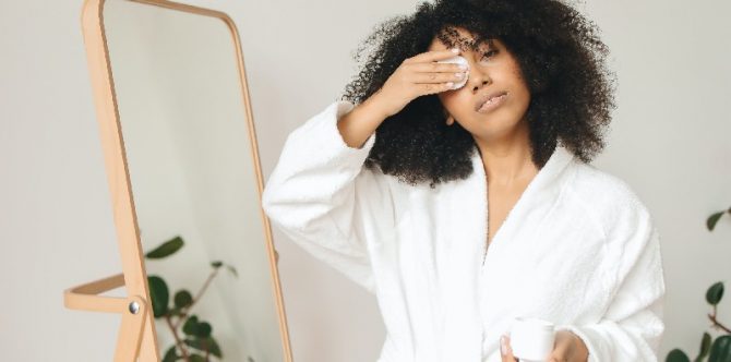 10 Micellar Water untuk Kulit Berminyak di 2023, Wajah Bersih dan Sehat