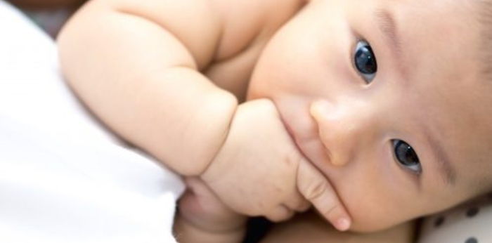 Menjaga si Kecil Tetap Aman dan Sehat di Fase Oral Pada Bayi