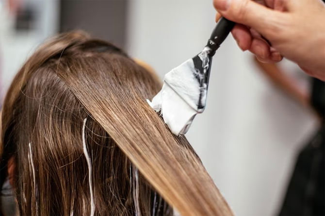 cat rambut warna coklat