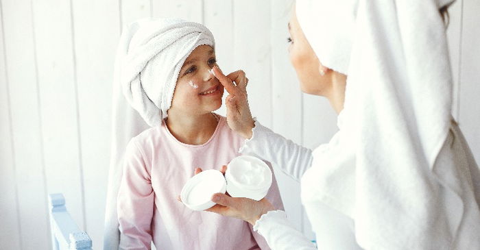 Kapan Anak Boleh Pakai Skincare Wajah? Ini Ulasannya, Parents