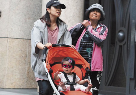 7 Potret Vic Zhou dan Istri yang Romantis, Nikmati Peran Jadi Orang Tua