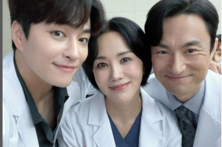 Profil dan Fakta Menarik Min Woo Hyuk, Pemain Roy Kim di Drama Viral Dr. Cha