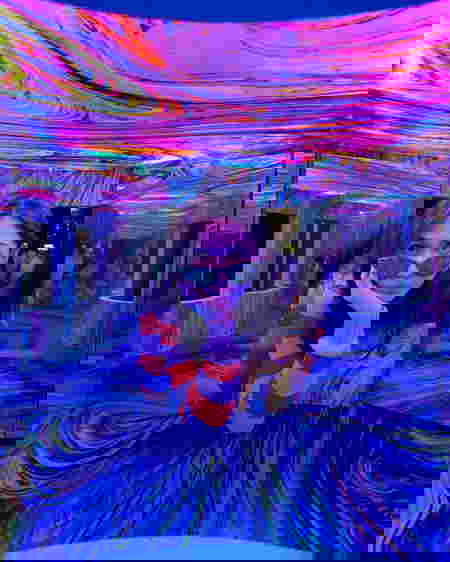 7 Potret Romantis Honeymoon Jessica Mila di London, Disebut Kian Cantik