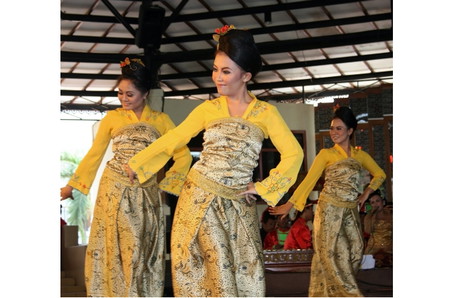 Baju adat Sunda