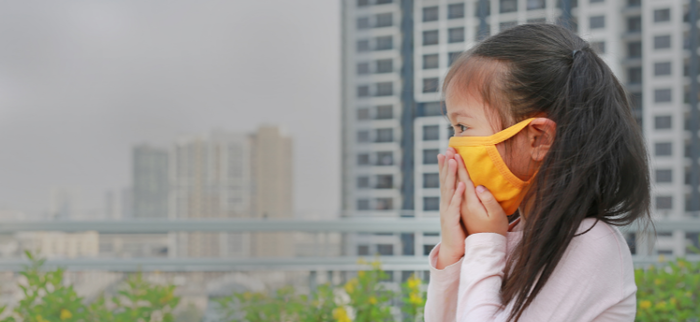 Waspada, Polusi Buruk Bikin Anak Jadi Flu & Batuk! Ini Cara Mengatasinya
