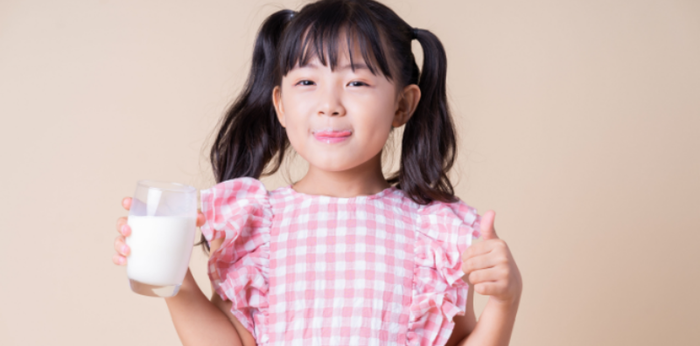 Ingin Beri Susu UHT untuk Si Kecil? Cek Dulu Kandungan Nutrisinya