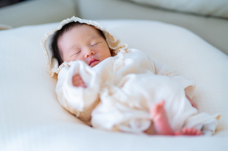 Nama bayi perempuan Islami 2 kata awalan R