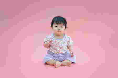 Nama bayi perempuan Islami 2 kata awalan R