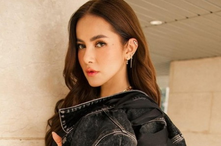 Artis lepas hijab