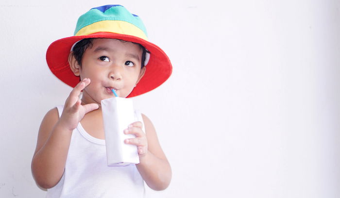 Perbedaan Susu UHT dan Susu Cair Full Cream, Ketahui Kandungan Gizinya!