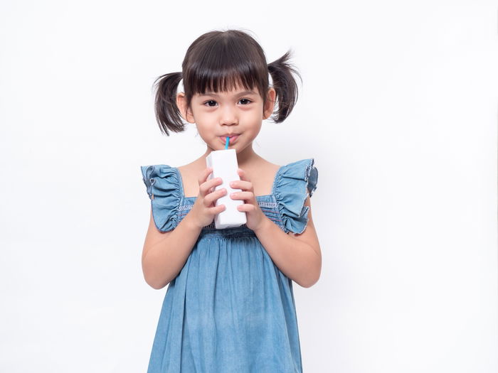 Susu Cair Full Cream untuk Si Kecil, Perhatikan Kandungan Nutrisinya!