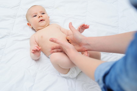 5 Rekomendasi Cream untuk Mengatasi Bayi Kembung/Kolik, Aman dan Nyaman Dipakai