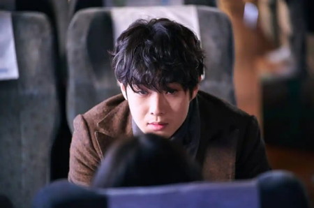 18 Film dan Drama Choi Woo Shik Terbaik, Terbaru Ada Melo Movie!