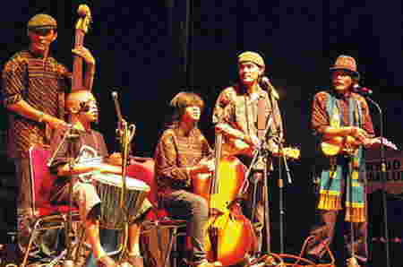 Alat Musik Betawi Keroncong Tugu