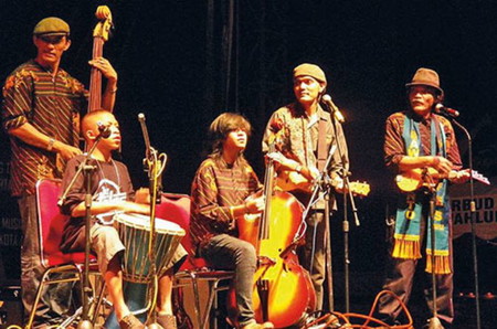 Alat Musik Betawi Keroncong Tugu