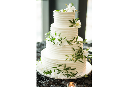 Kue pernikahan sederhana tapi elegan