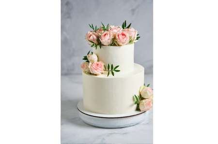 Kue pernikahan sederhana tapi elegan