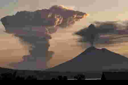 Gunung paling aktif di Indonesia