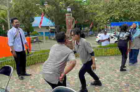 Lomba 17 Agustus - Gigit Sendok