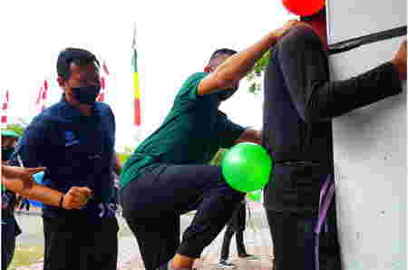 Lomba 17 Agustus - Pecahkan Balon