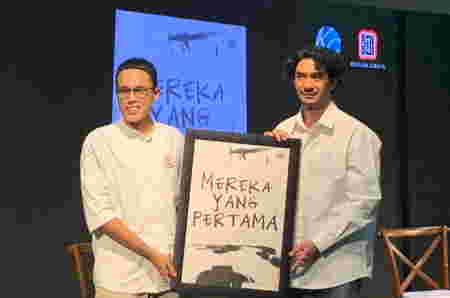 11 Transformasi Reza Rahadian sejak Kecil hingga Jadi Aktor Papan Atas