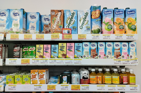 perbedaan susu uht dan fresh milk