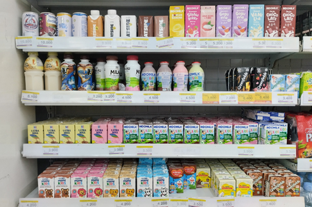 5 Perbedaan Susu UHT dan Fresh Milk yang Wajib Anda Tahu, Parents