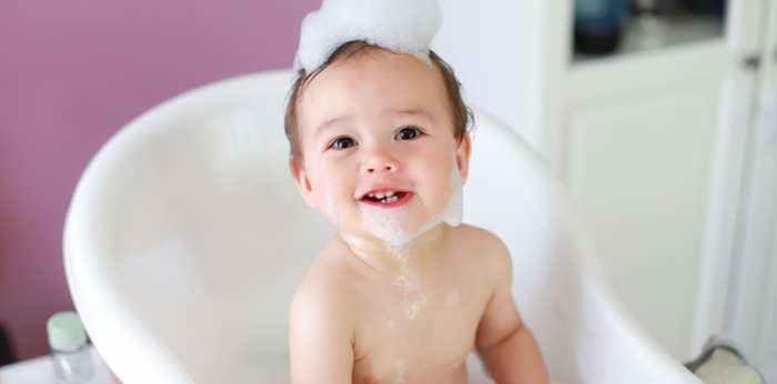 Bolehkah Memandikan Bayi yang Demam? Ini Aturannya, Parents!
