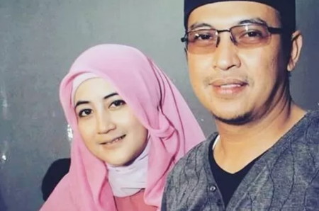 Biodata Umi Pipik Istri Uje, Dulu Seorang Model Kini Jadi Ustazah
