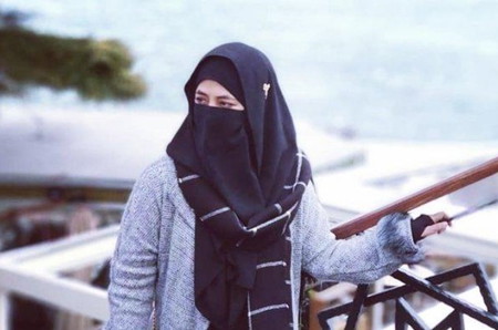 Biodata Umi Pipik Istri Uje, Dulu Seorang Model Kini Jadi Ustazah