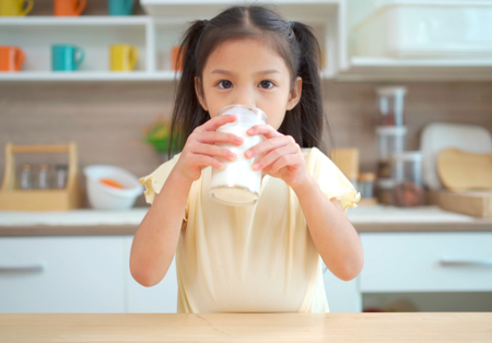 Apa Itu DHA pada Susu dan Manfaatnya bagi Anak? Simak Penjelasannya di Sini.