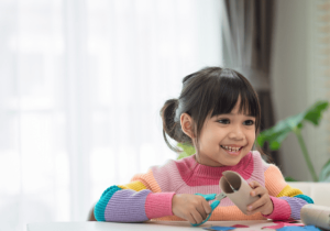 belajar menggunting anak tk