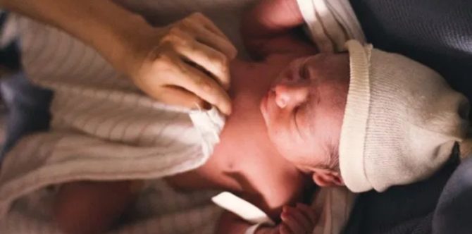 50 Daftar Perlengkapan Bayi Baru Lahir Paling Penting dan Anti Mubazir