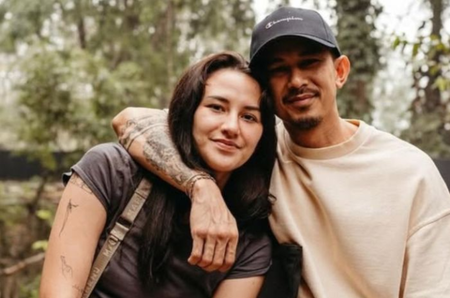 Artis Bercerai - Dahlia Poland