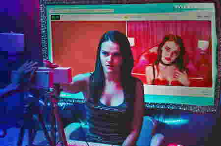 Film Netflix dengan adegan seks - Cam