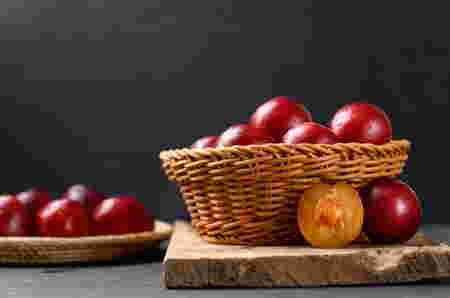 Buah plum untuk ibu menyusui