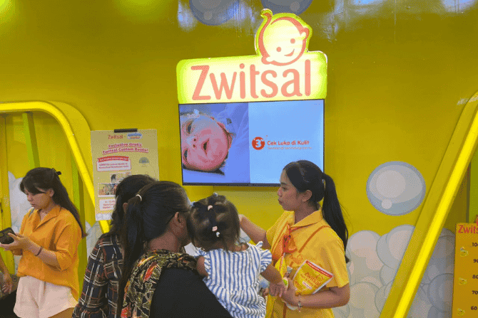 Zwitsal Meriahkan Mombee World 2025 di Medan, Acara Terbesar Parenting di Sumatera!