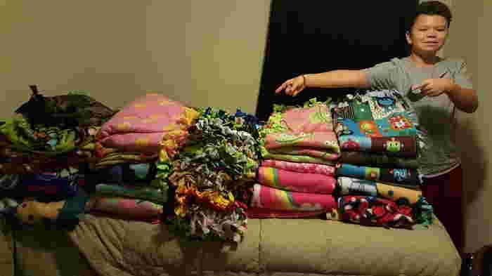 ทำผ้าห่มบริจาค