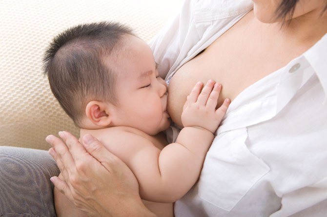 อะไรจะเกิด เมื่อแม่จับได้ว่าแม่บ้านให้นมลูกตัวเอง