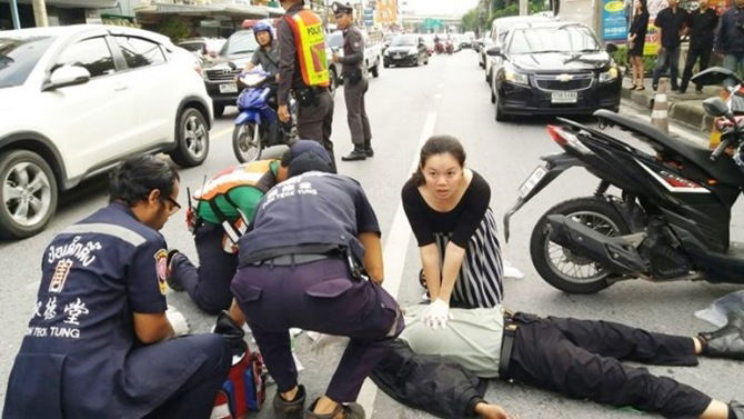 ชื่นชม หมอสาวตั้งท้อง จอดรถลงช่วยปั๊มหัวใจหนุ่มถูกรถชน
