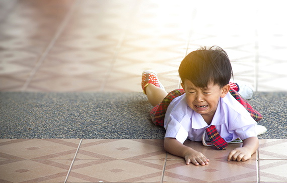 ลูก 3 ขวบ กรีดร้อง โมโหร้าย เจ้าอารมณ์ สาเหตุเกิดจากอะไร พ่อแม่ควรทำอย่างไร ลูก 3 ขวบ กรีดร้อง โมโหร้าย เจ้าอารมณ์ สาเหตุเกิดจากอะไร พ่อแม่ควรทำอย่างไร