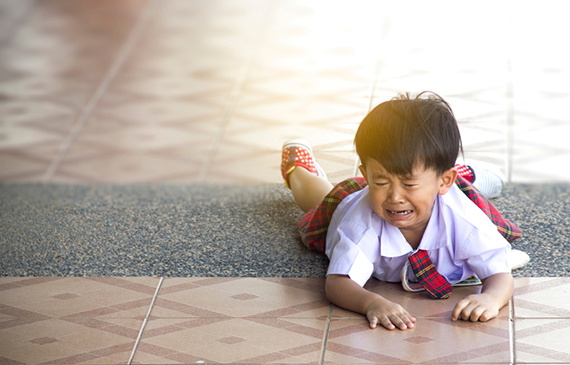 ลูก 3 ขวบ กรีดร้อง โมโหร้าย เจ้าอารมณ์ สาเหตุเกิดจากอะไร พ่อแม่ควรทำอย่างไร